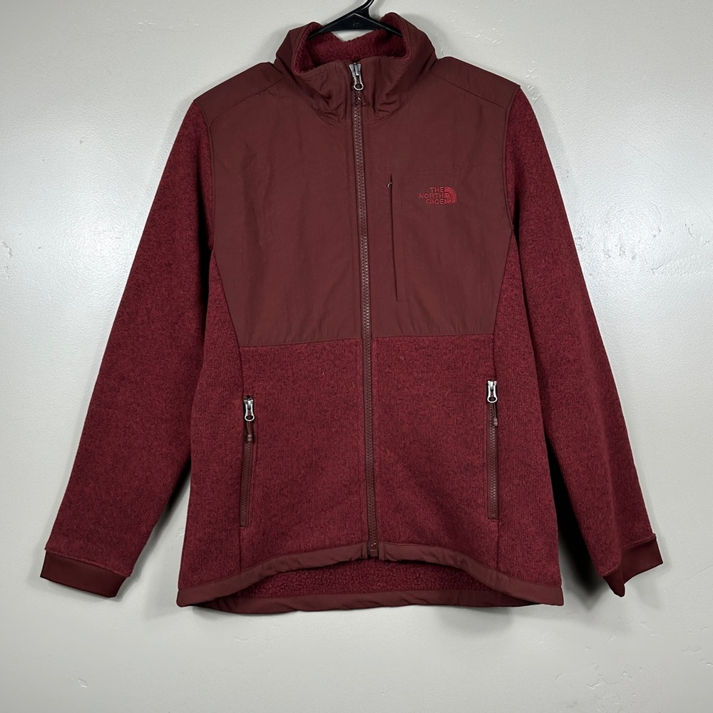 The North Face Women’s Denali Jacket in Maroon / Burgundy Red Size Medium